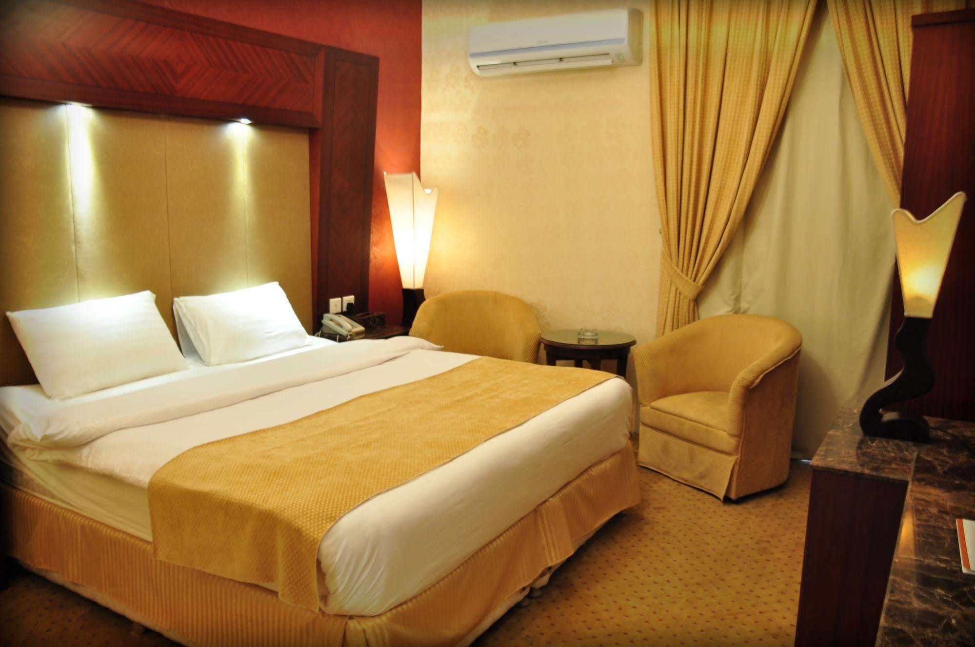 Al Higgi Hotel Yanbu Esterno foto