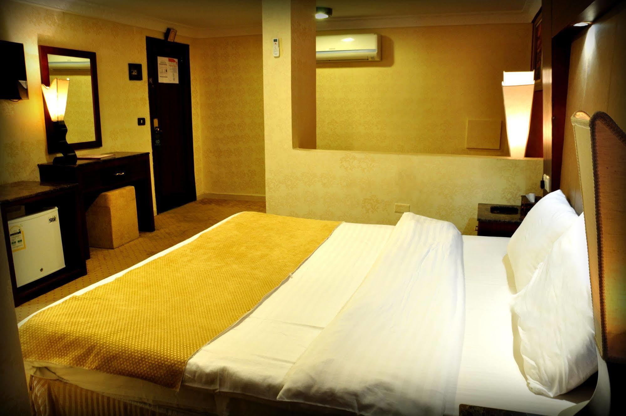 Al Higgi Hotel Yanbu Esterno foto