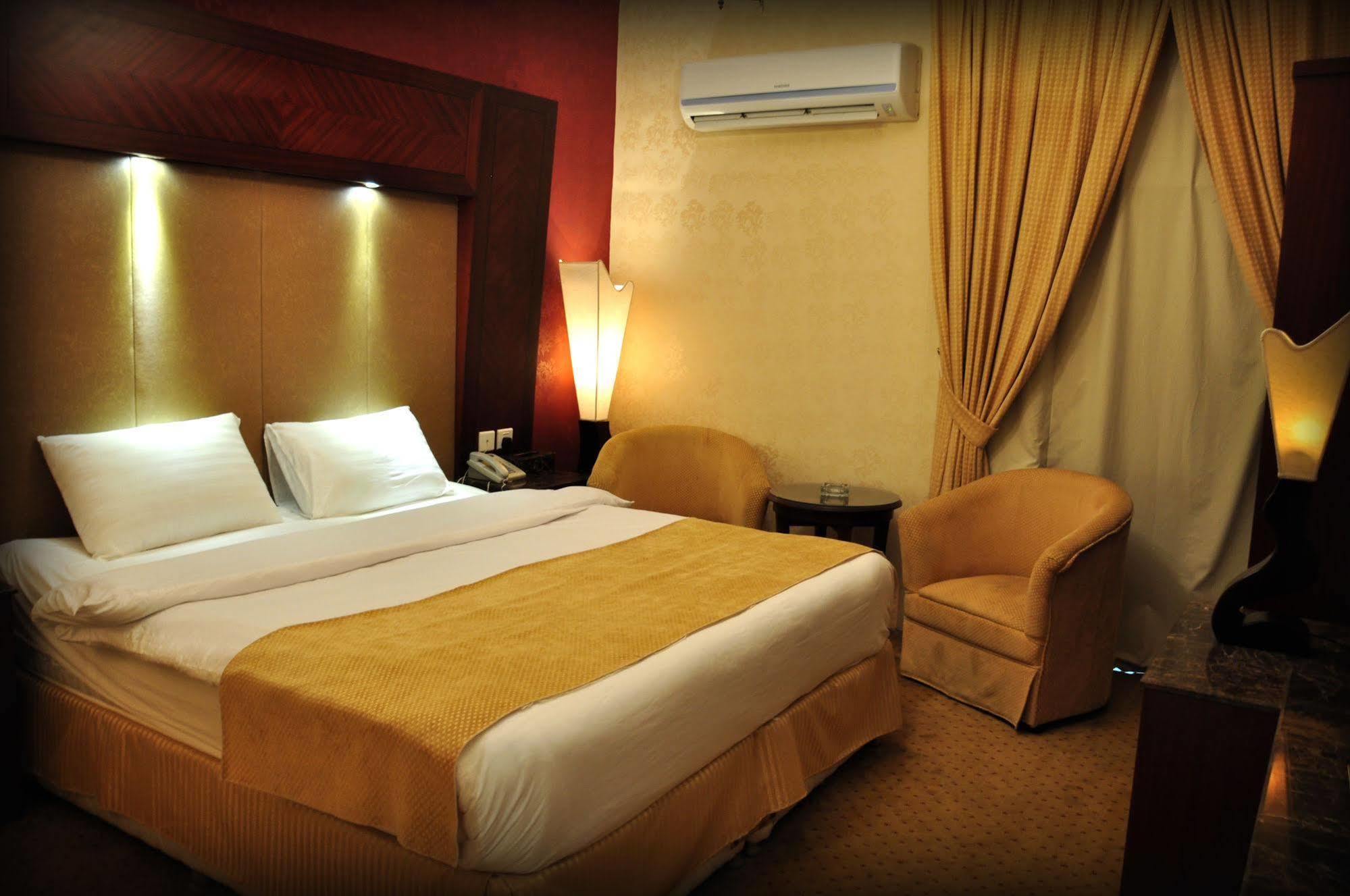 Al Higgi Hotel Yanbu Esterno foto